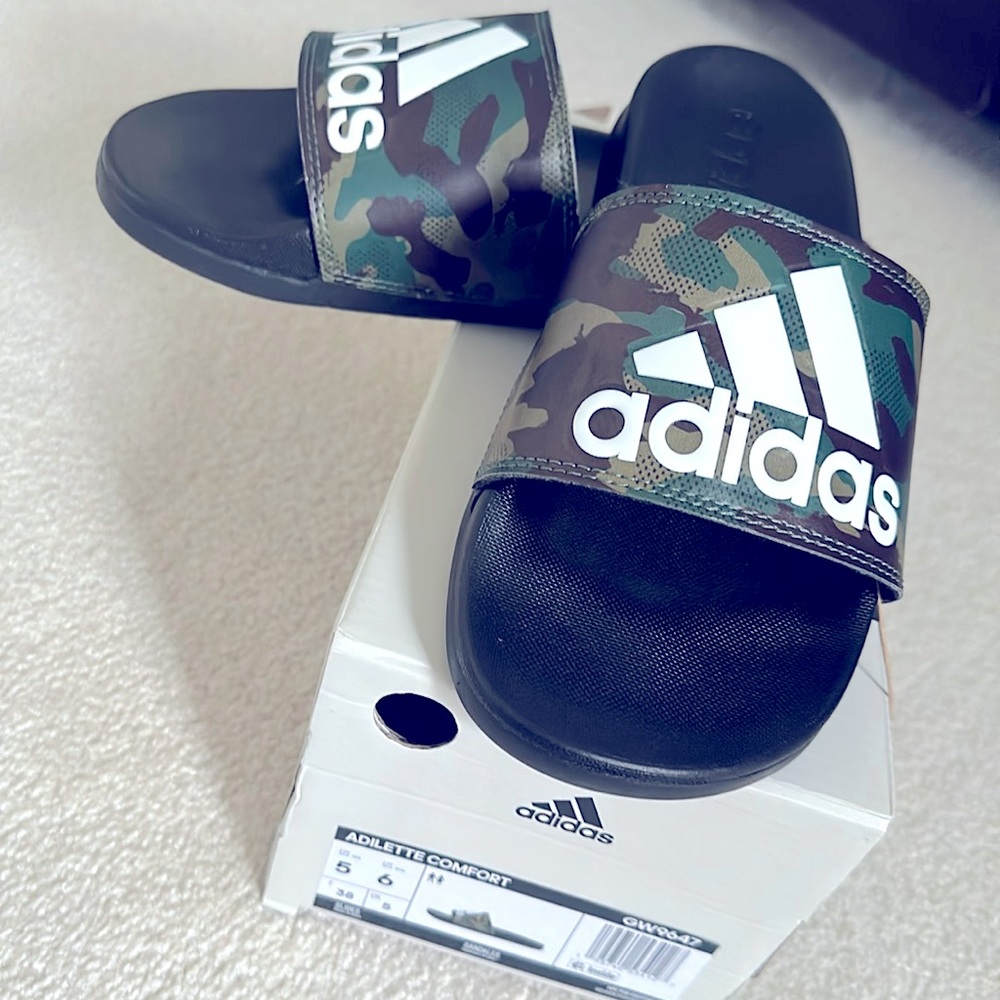 NWT Adidas Adilette Comfort Slides camo w/ white lettering. Men’s 5 /women’s 6
